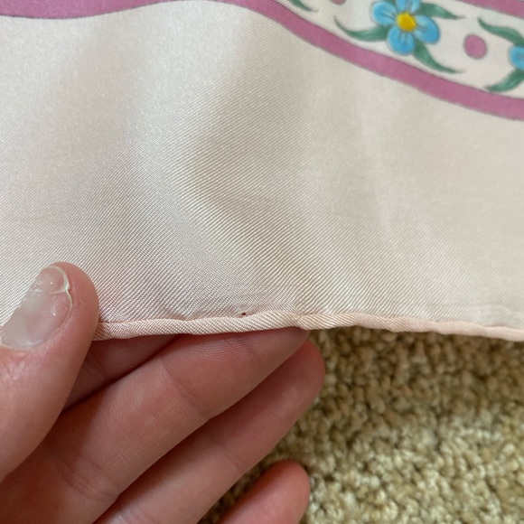 Scarf - Picture 14 of 15